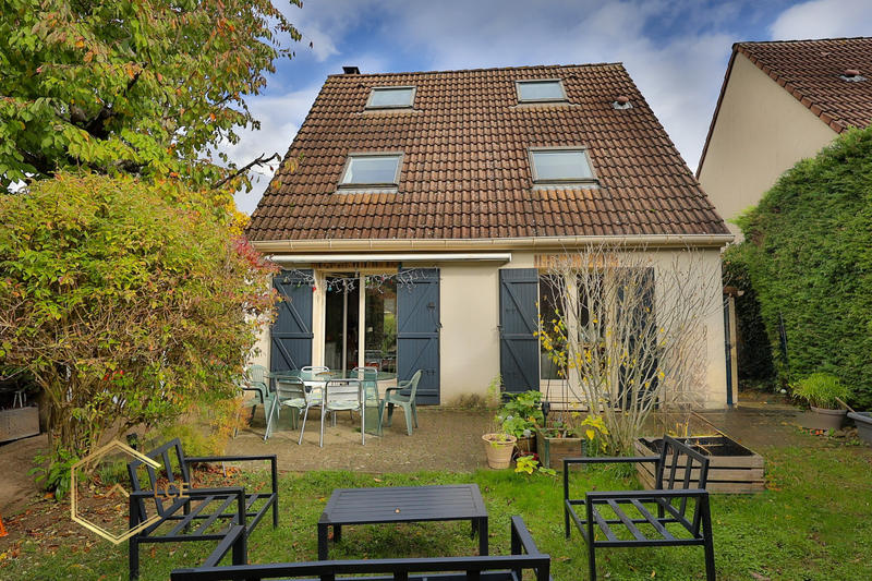 Maison - 90 m² - 5 pièces