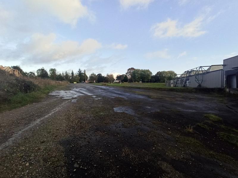 Local commercial - 1 306 m²