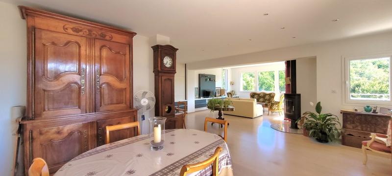 Maison - 250 m² - 9 pièces