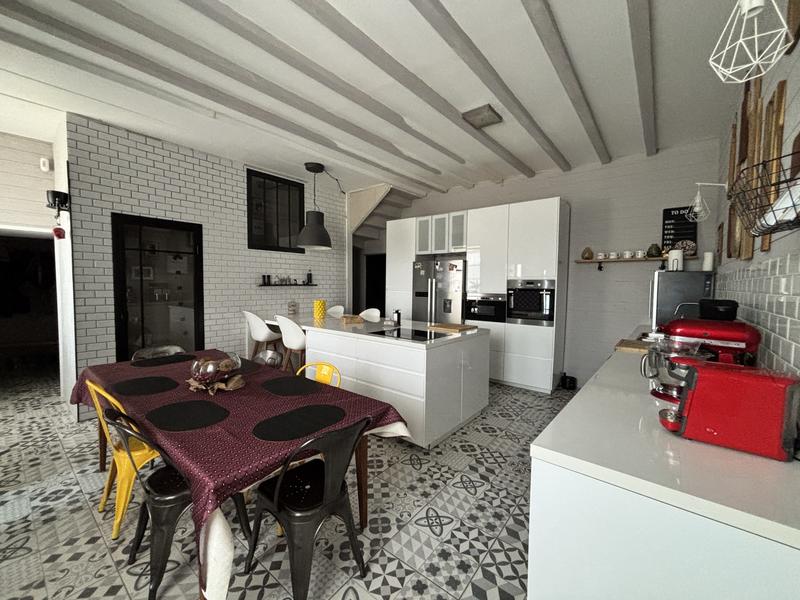 Maison - 220 m² - 8 pièces