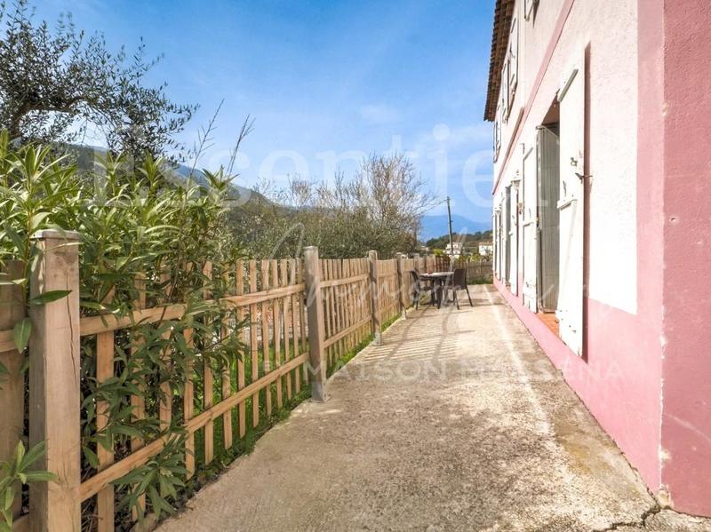 Propriété - 143 m² - 6 pièces