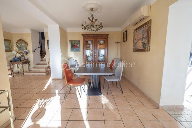 Villa - 200 m² - 6 pièces