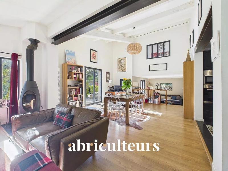 Maison - 252 m² - 8 pièces