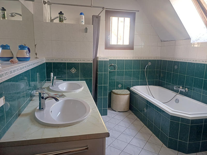 Maison - 167 m² - 9 pièces