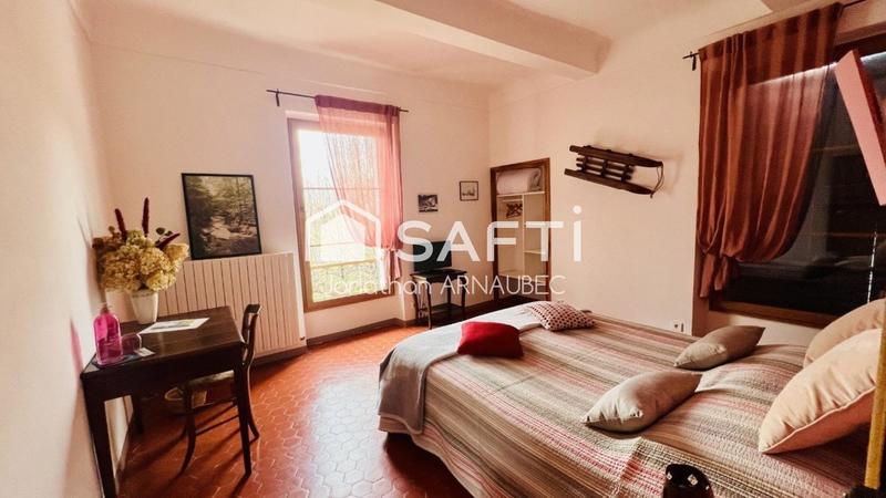 Maison de maîtres - 365 m² - 11 pièces