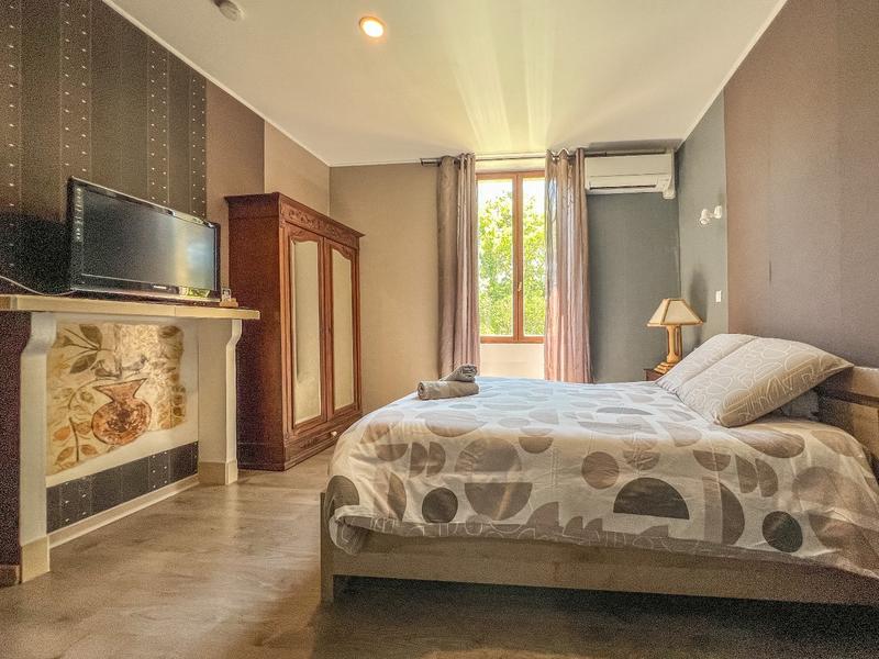 Maison - 2 000 m² - 24 pièces