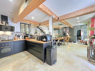 Maison - 300 m² - 8 pièces