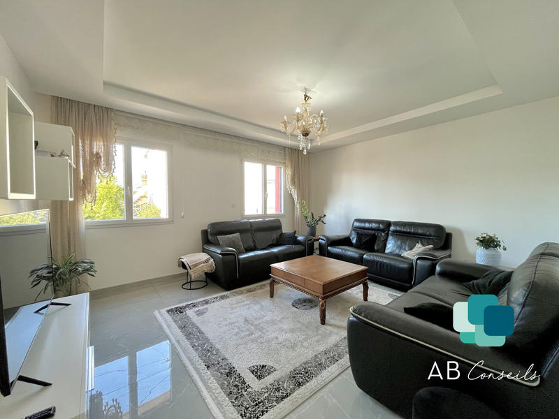 Maison - 203 m² - 7 pièces