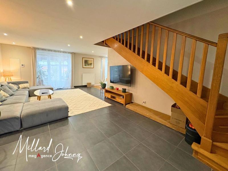 Maison - 204 m² - 9 pièces