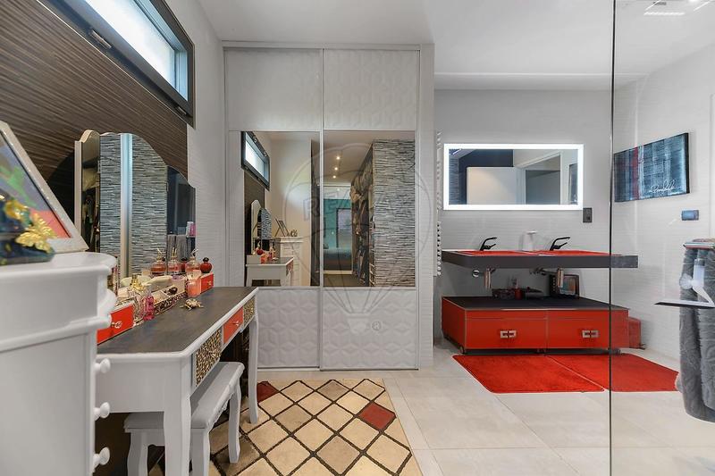 Villa - 277 m² - 10 pièces