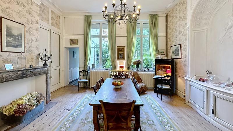 Maison - 240 m² - 8 pièces