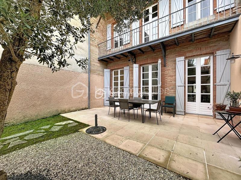 Propriété - 244 m² - 9 pièces