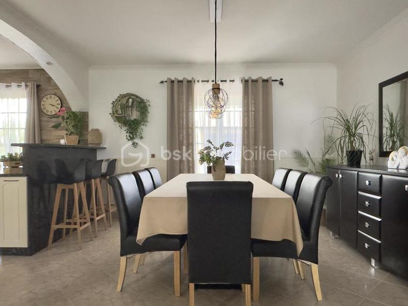 Maison traditionnelle - 165 m² - 8 pièces