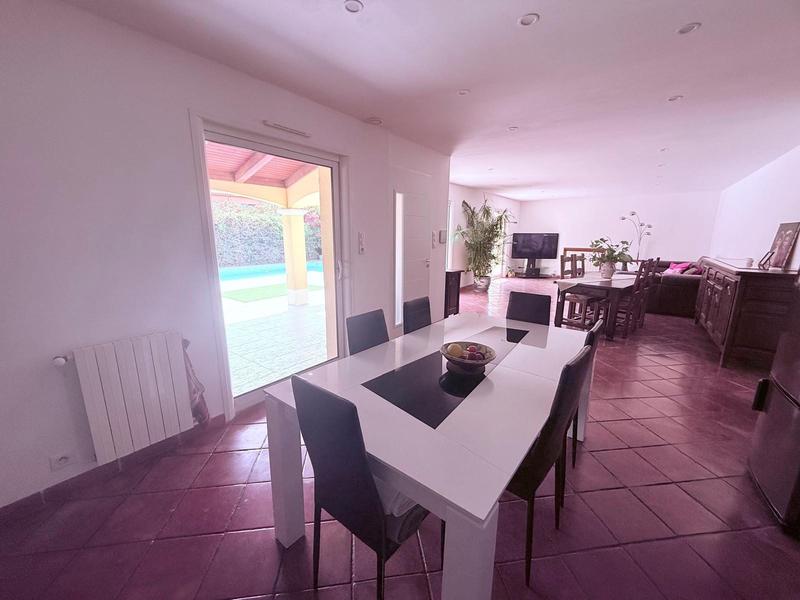 Maison - 245 m² - 5 pièces