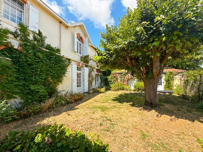 Maison - 312 m² - 7 pièces