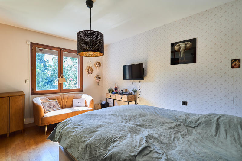 Maison - 237 m² - 9 pièces