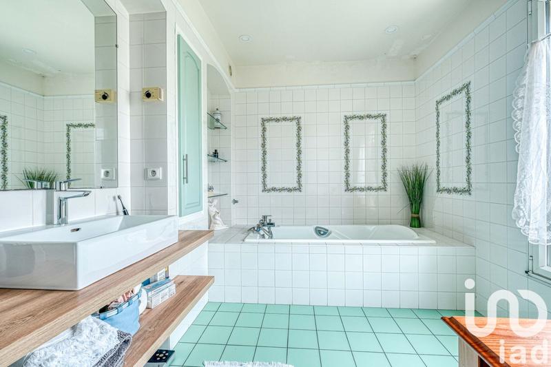 Maison - 220 m² - 7 pièces