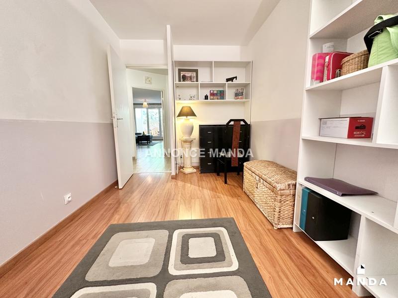 Chambre - 11 m² - 3 pièces