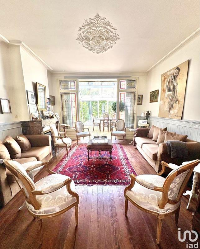 Maison - 285 m² - 10 pièces