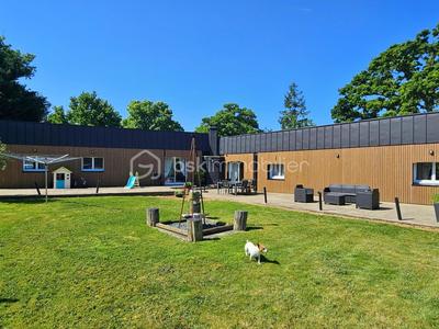 Propriété - 266 m² - 12 pièces