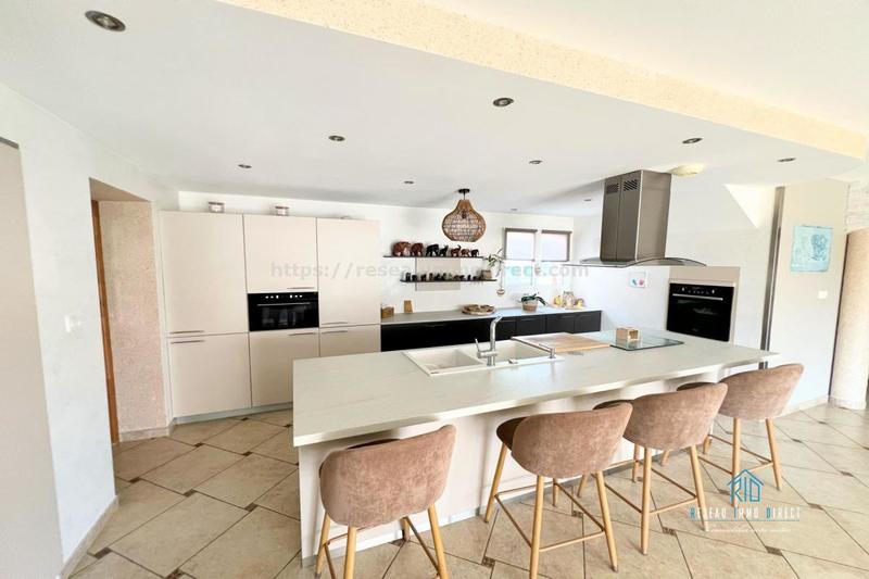 Maison traditionnelle - 170 m² - 6 pièces