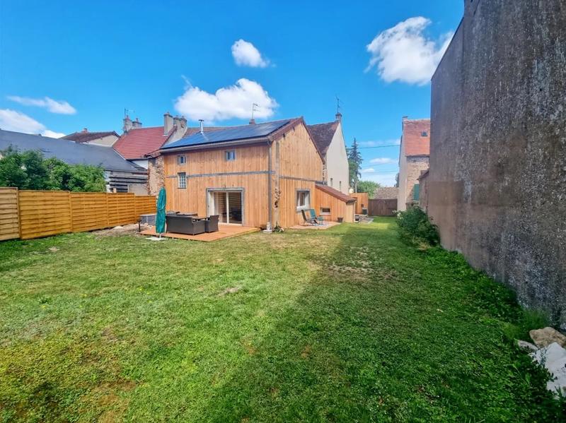Maison - 207 m² - 7 pièces