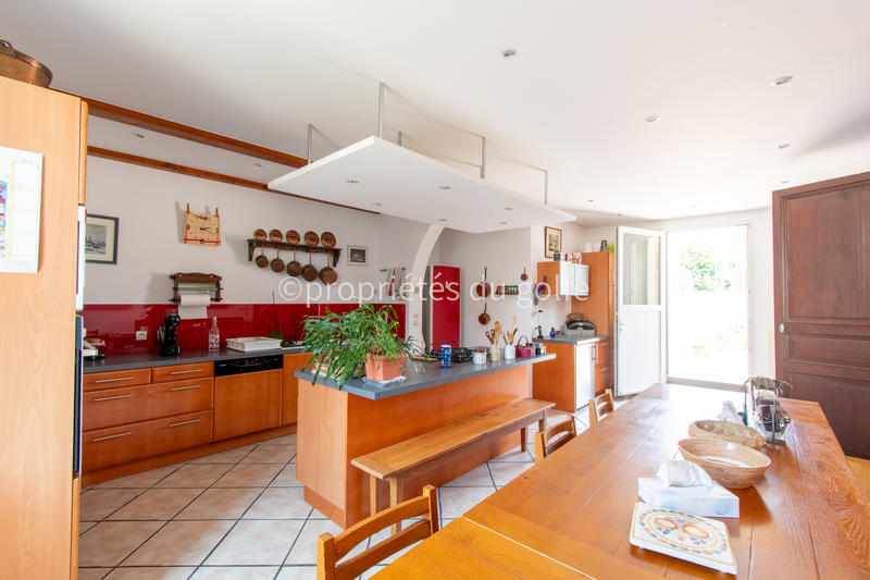 Maison - 244 m² - 6 pièces