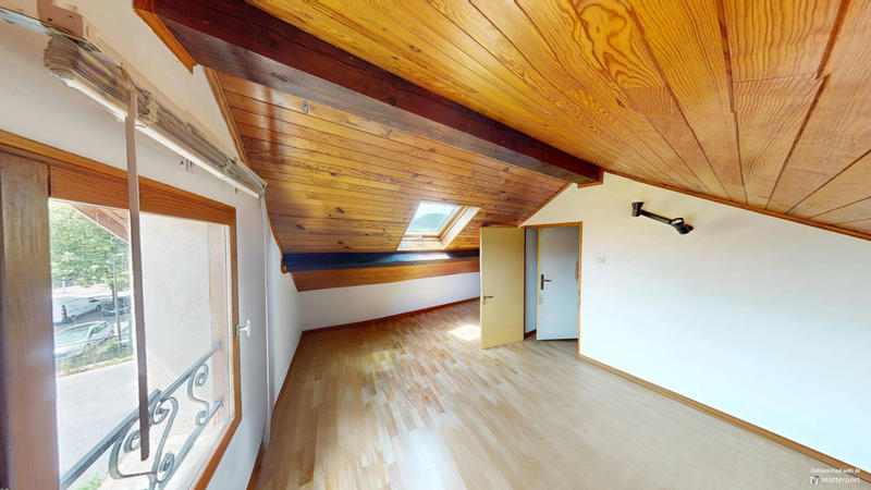 Maison - 216 m² - 8 pièces