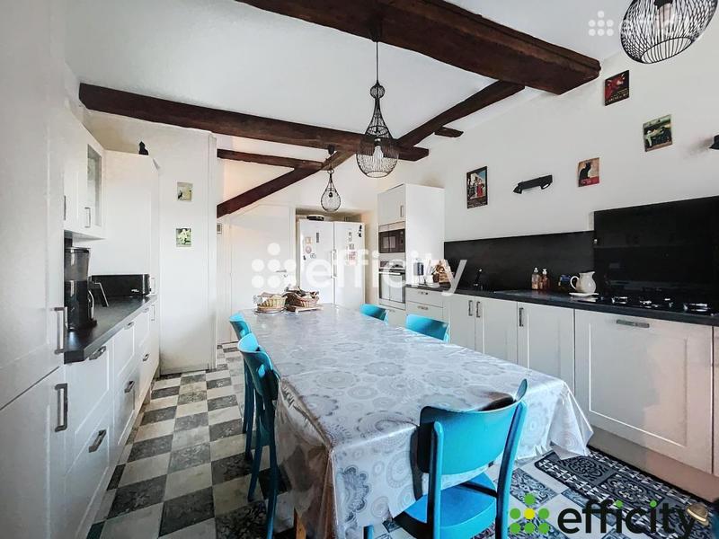 Maison - 220 m² - 9 pièces