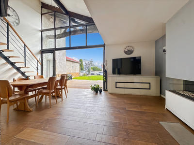 Maison - 239 m² - 11 pièces