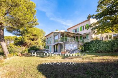 Villa - 316 m² - 9 pièces