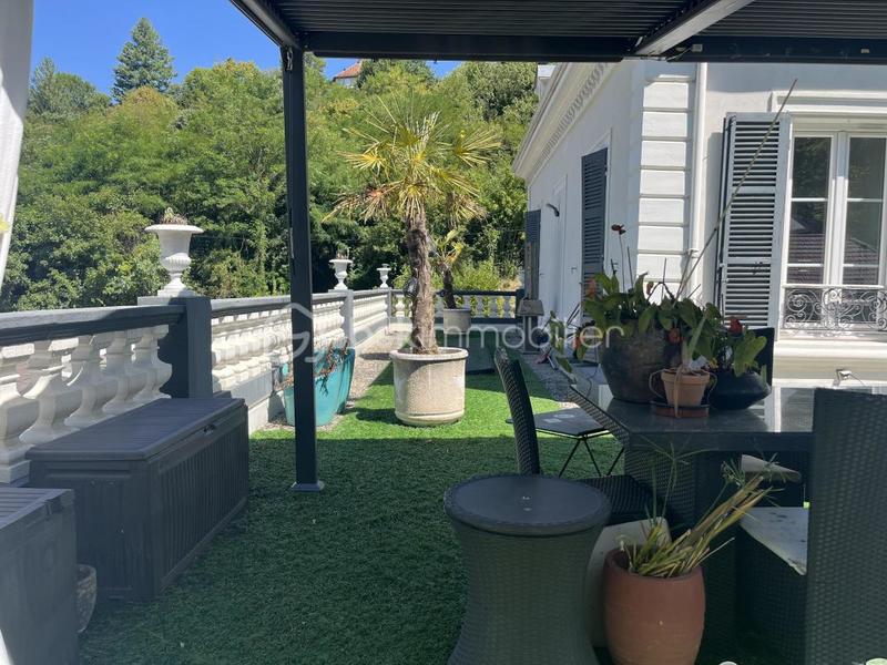 Appartement - 246 m² - 6 pièces