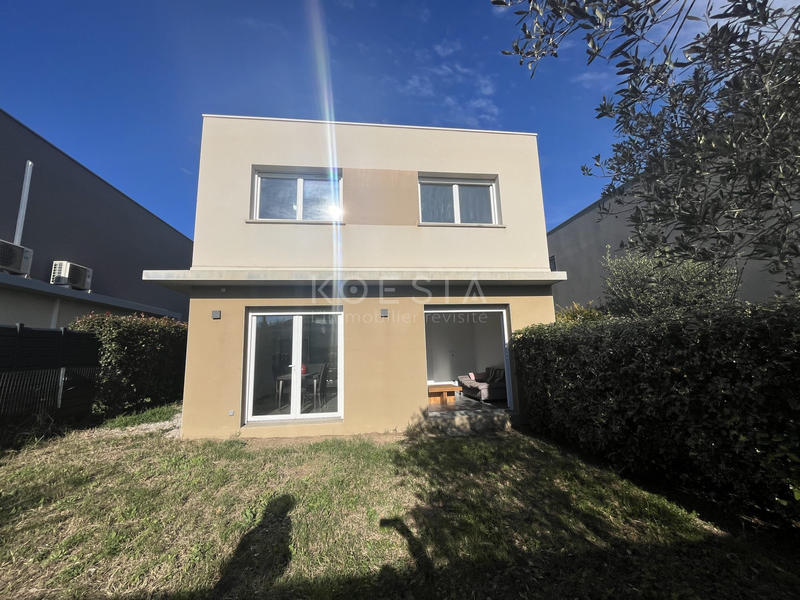 Maison - 92 m² - 4 pièces