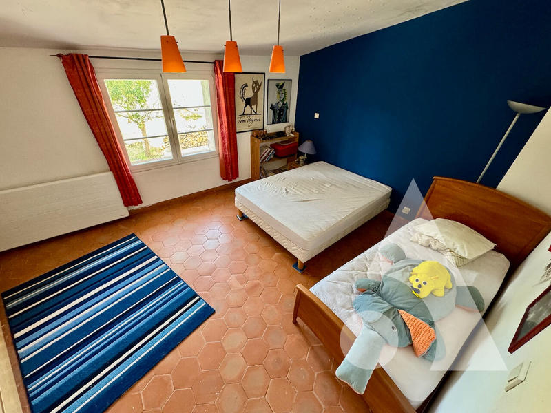 Maison - 250 m² - 11 pièces