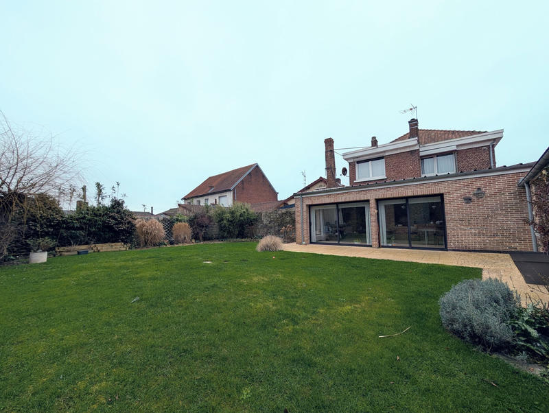 Maison - 210 m² - 8 pièces