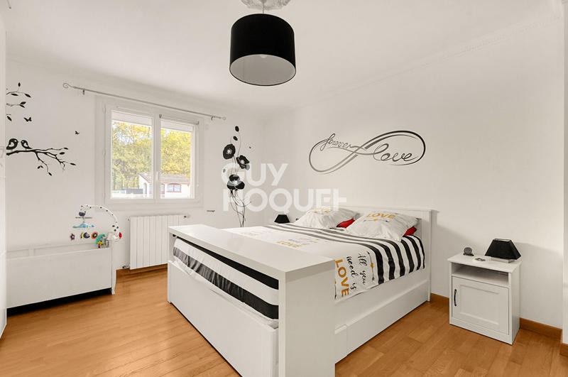 Maison - 221 m² - 7 pièces