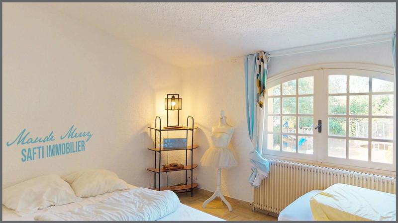 Maison - 212 m² - 7 pièces