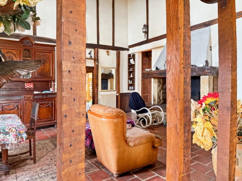 Maison traditionnelle - 250 m² - 9 pièces