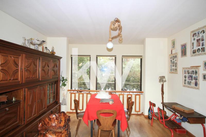 Maison - 230 m² - 6 pièces