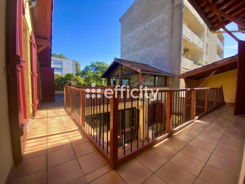 Maison de ville - 255 m² - 7 pièces