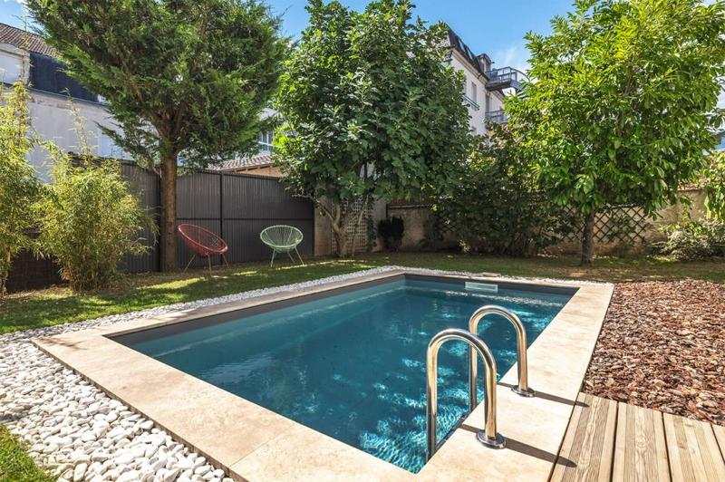 Maison - 215 m² - 5 pièces