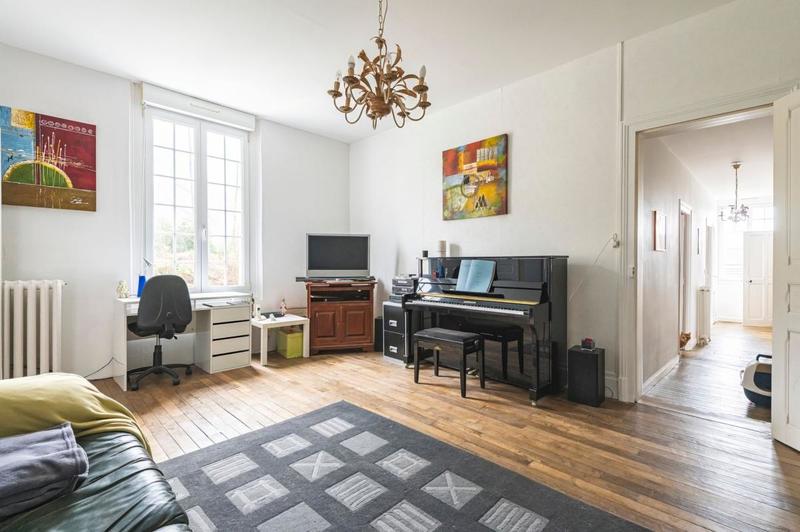 Maison - 260 m² - 8 pièces