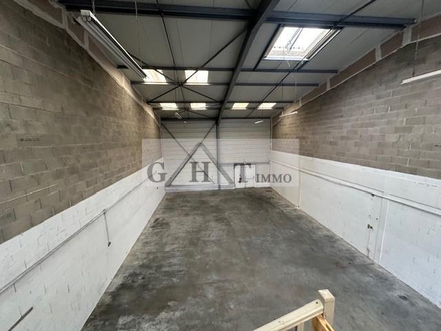 Entrepôt - 222 m²