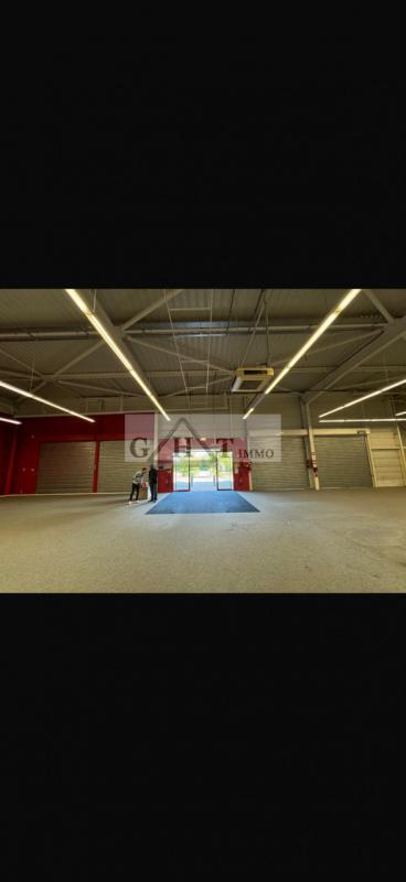 Local commercial - 1 615 m²