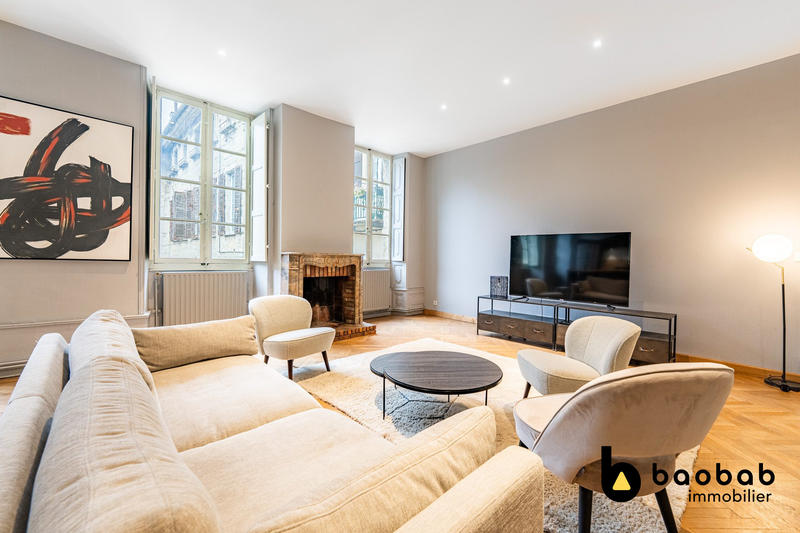 Appartement - 140 m² - 5 pièces