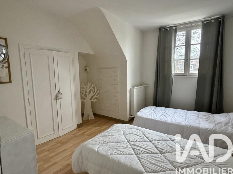 Maison - 240 m² - 10 pièces