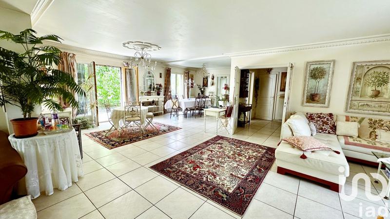 Maison - 220 m² - 8 pièces