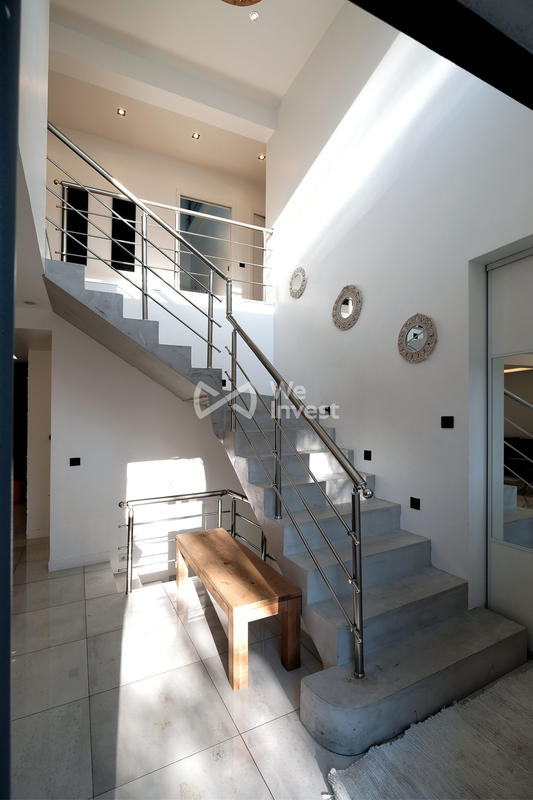 Maison contemporaine - 266 m² - 8 pièces
