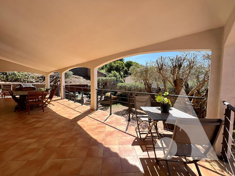 Maison - 182 m² - 7 pièces