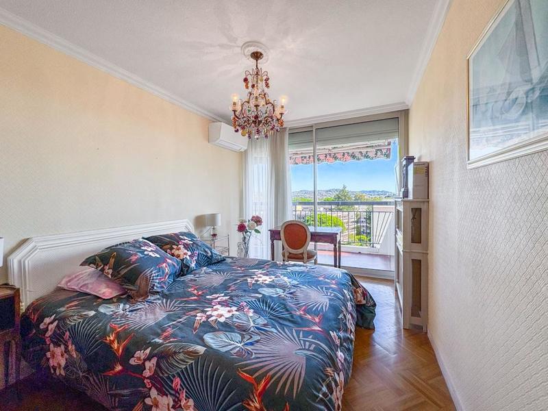 Appartement - 99 m² - 4 pièces